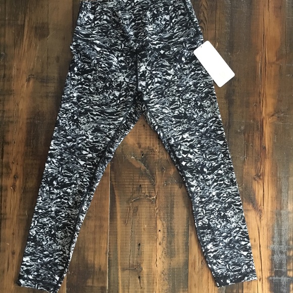 lululemon athletica Pants - Lululemon wunder under hi rise 7/8 Tight